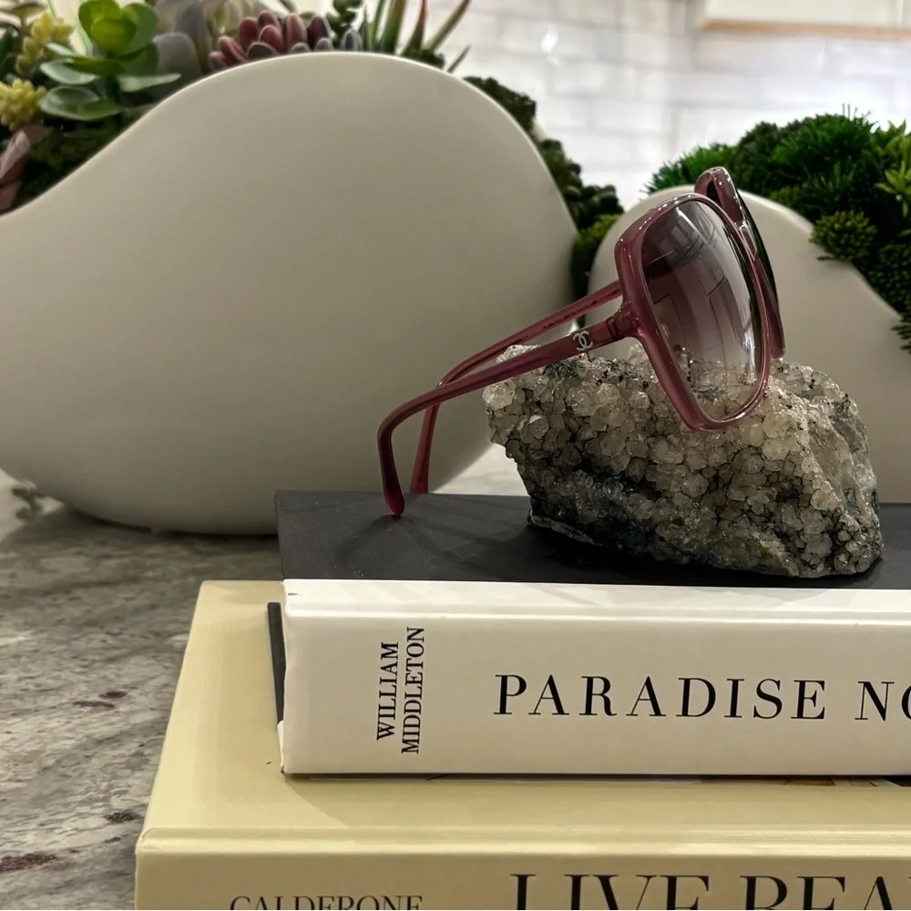 CHANEL Rose-Tinted Sunglasses - Picture 3 of 6